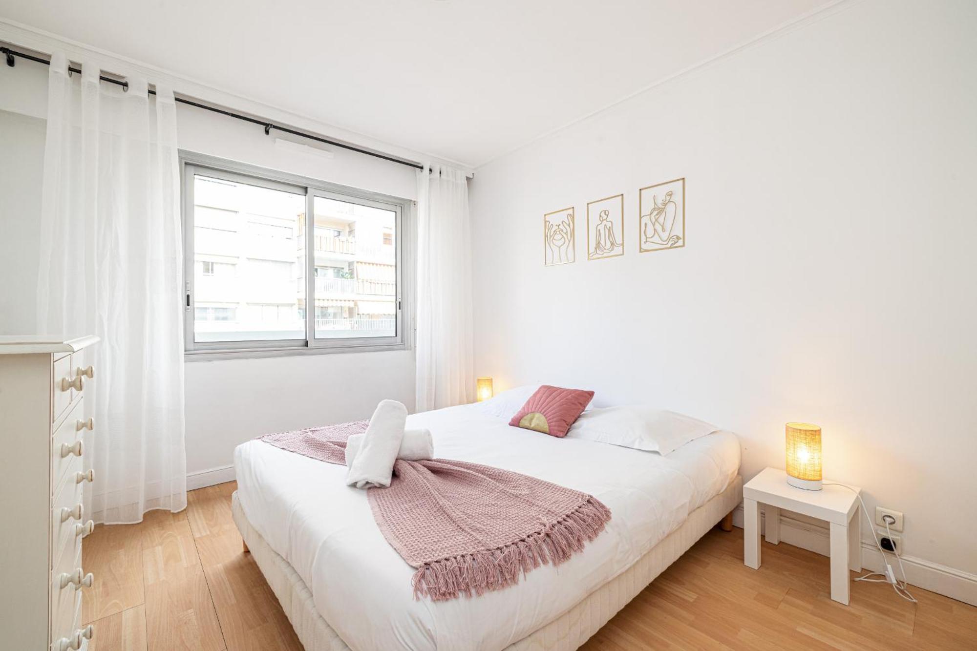Apartment Large 2 Bdr Close To The Balcony & Garage *