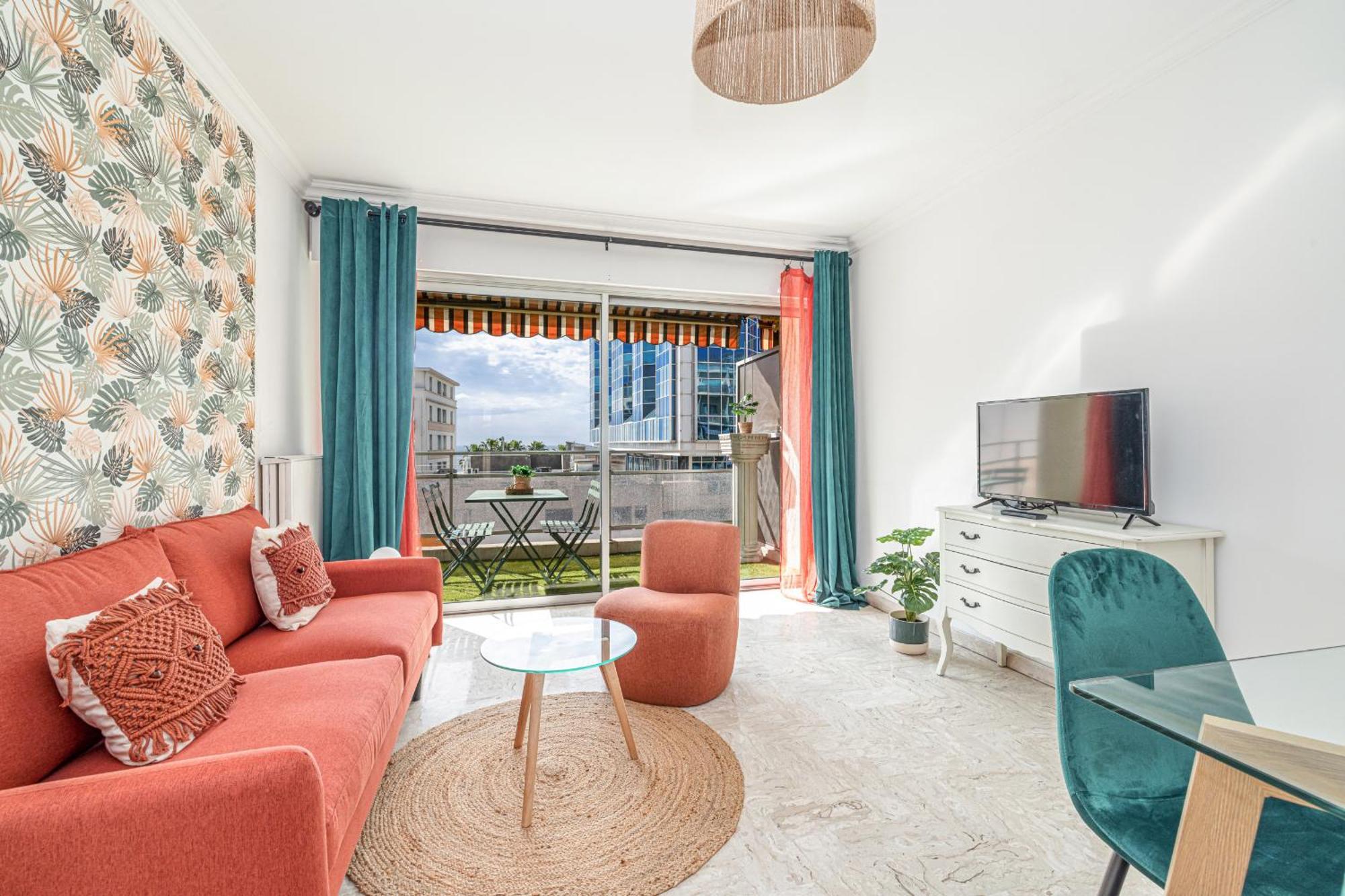 Large 2 Bdr Close To The Balcony & Garage *
